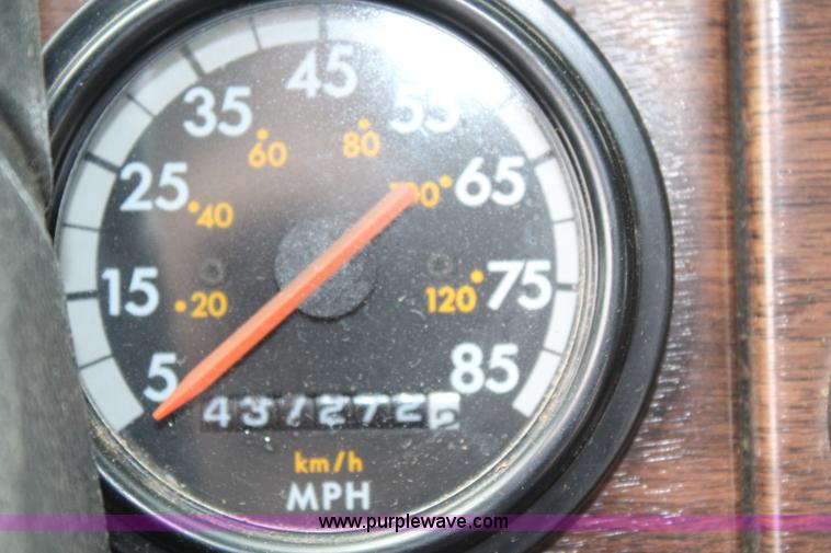 image for item J1181 1995 Freightliner FLD flatbed truck