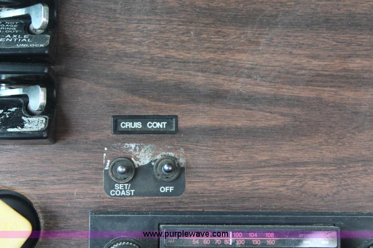 image for item J1181 1995 Freightliner FLD flatbed truck