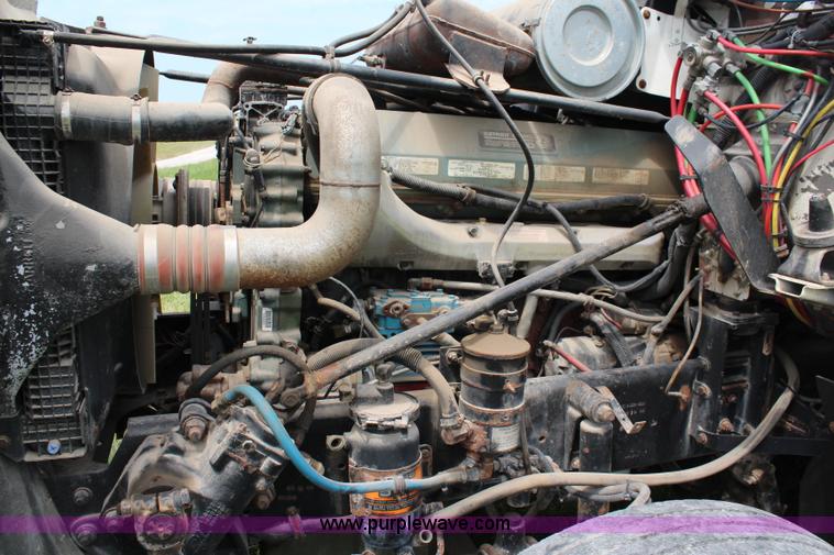 image for item J1181 1995 Freightliner FLD flatbed truck