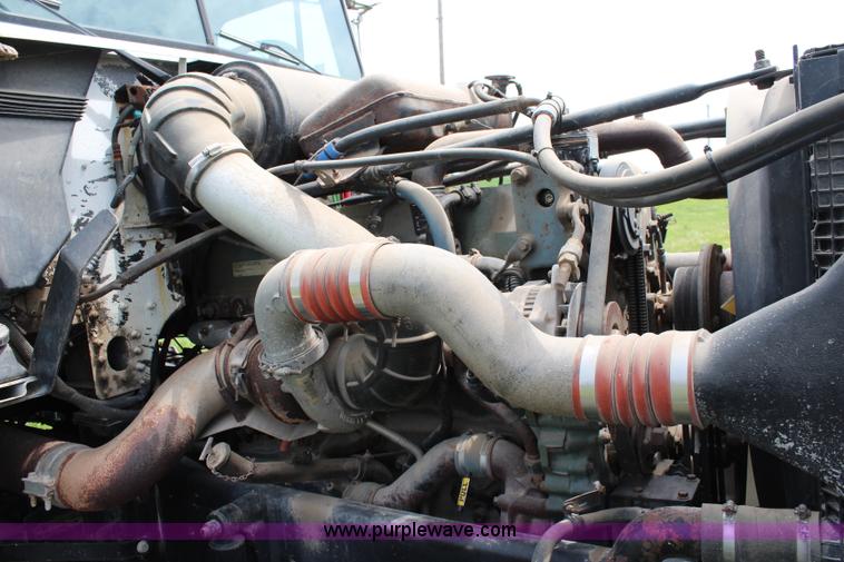 image for item J1181 1995 Freightliner FLD flatbed truck