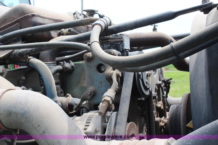 image for item J1181 1995 Freightliner FLD flatbed truck