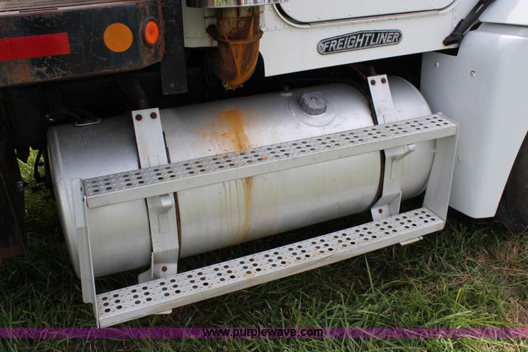 image for item J1181 1995 Freightliner FLD flatbed truck