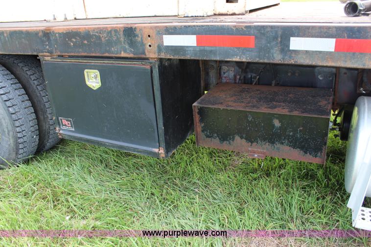 image for item J1181 1995 Freightliner FLD flatbed truck