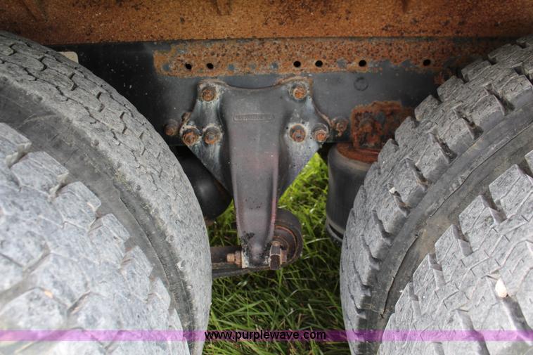 image for item J1181 1995 Freightliner FLD flatbed truck