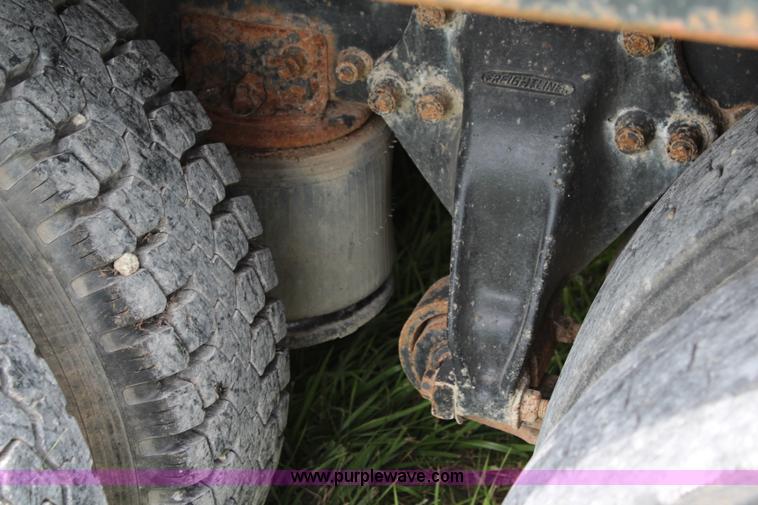 image for item J1181 1995 Freightliner FLD flatbed truck