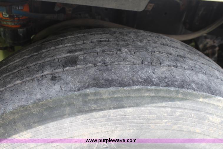 image for item J1181 1995 Freightliner FLD flatbed truck