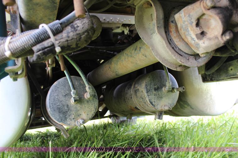 image for item J1181 1995 Freightliner FLD flatbed truck