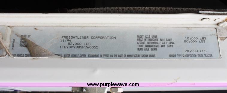 image for item J1181 1995 Freightliner FLD flatbed truck