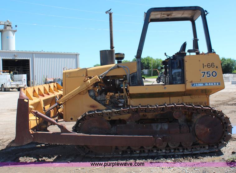 image for item J1200 1997 John Deere 750 dozer