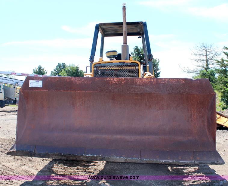 image for item J1200 1997 John Deere 750 dozer