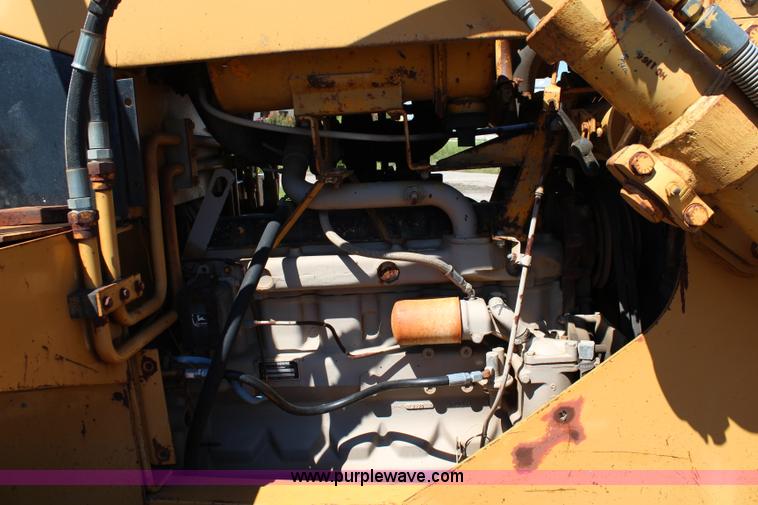 image for item J1200 1997 John Deere 750 dozer