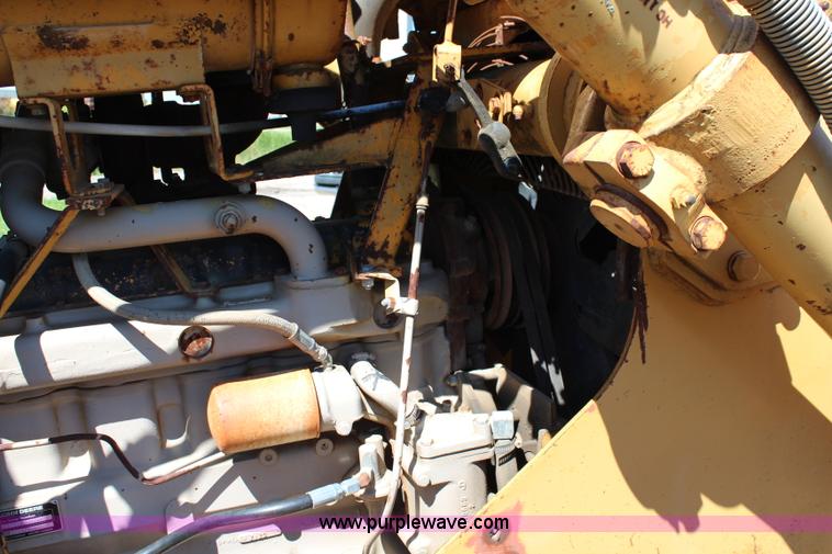 image for item J1200 1997 John Deere 750 dozer
