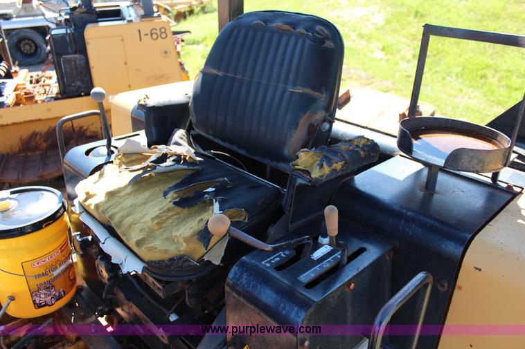 image for item J1200 1997 John Deere 750 dozer