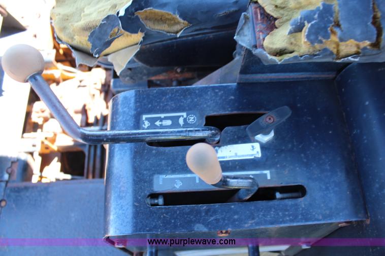 image for item J1200 1997 John Deere 750 dozer