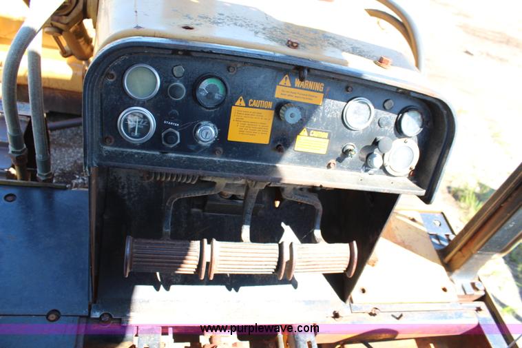 image for item J1200 1997 John Deere 750 dozer