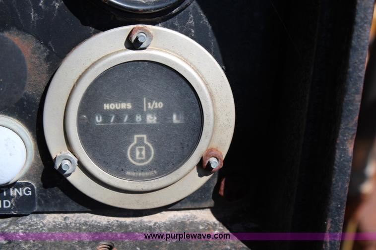 image for item J1200 1997 John Deere 750 dozer