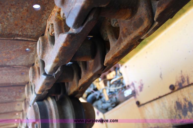 image for item J1200 1997 John Deere 750 dozer