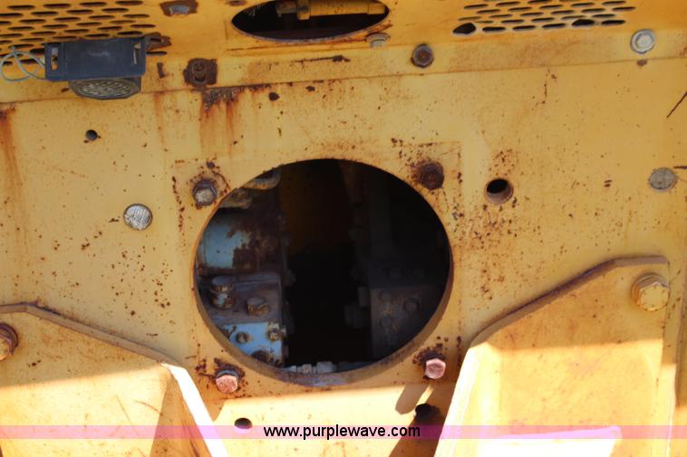 image for item J1200 1997 John Deere 750 dozer