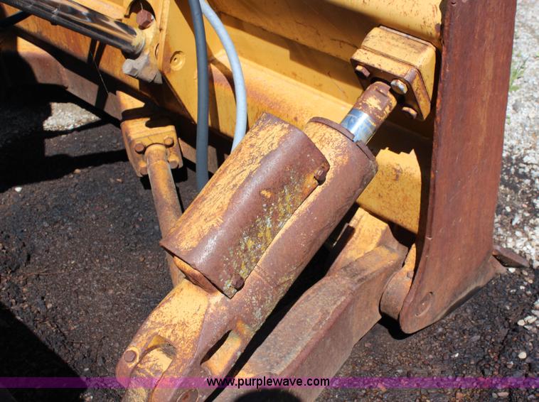 image for item J1200 1997 John Deere 750 dozer