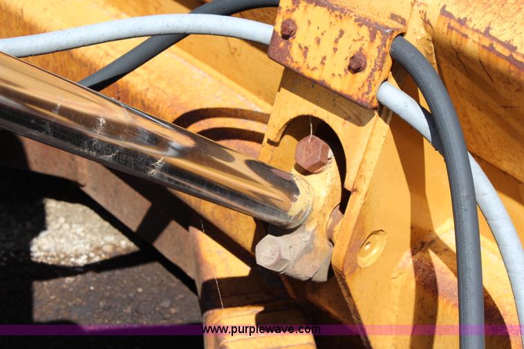 image for item J1200 1997 John Deere 750 dozer