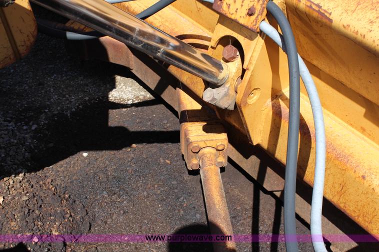 image for item J1200 1997 John Deere 750 dozer