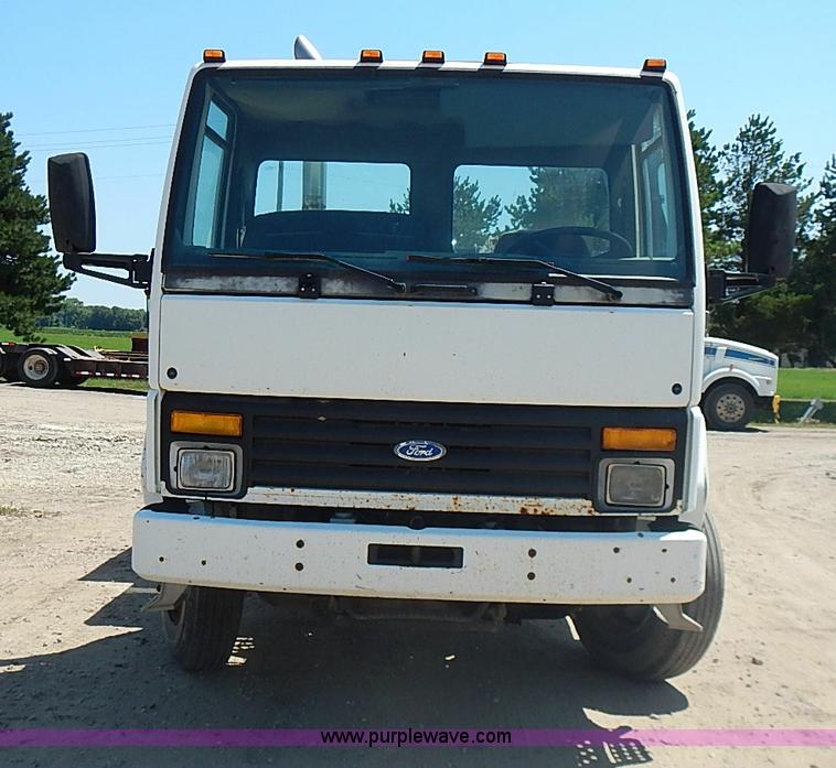 image for item J1203 1986 Ford CF6000 service truck