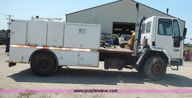 image for item J1203 1986 Ford CF6000 service truck