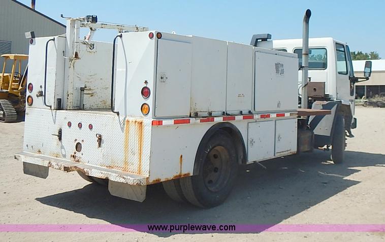 image for item J1203 1986 Ford CF6000 service truck