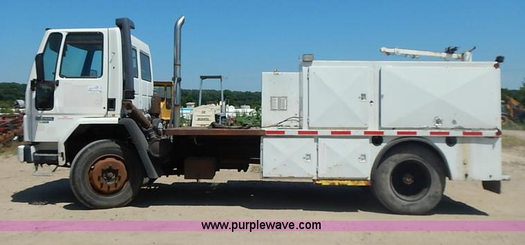 image for item J1203 1986 Ford CF6000 service truck