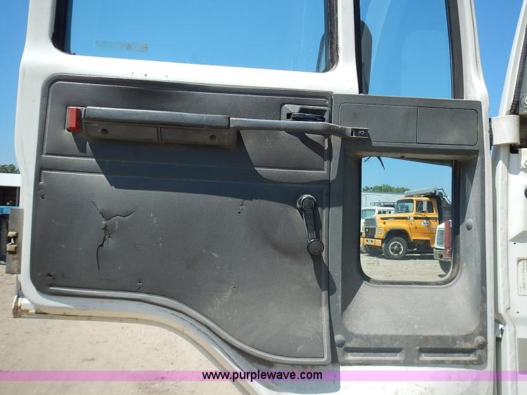 image for item J1203 1986 Ford CF6000 service truck