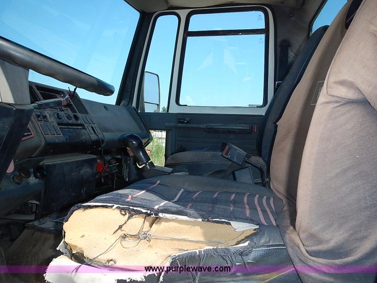 image for item J1203 1986 Ford CF6000 service truck