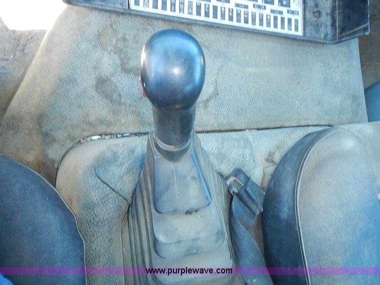 image for item J1203 1986 Ford CF6000 service truck