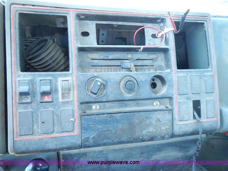 image for item J1203 1986 Ford CF6000 service truck