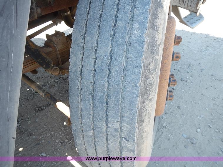 image for item J1203 1986 Ford CF6000 service truck