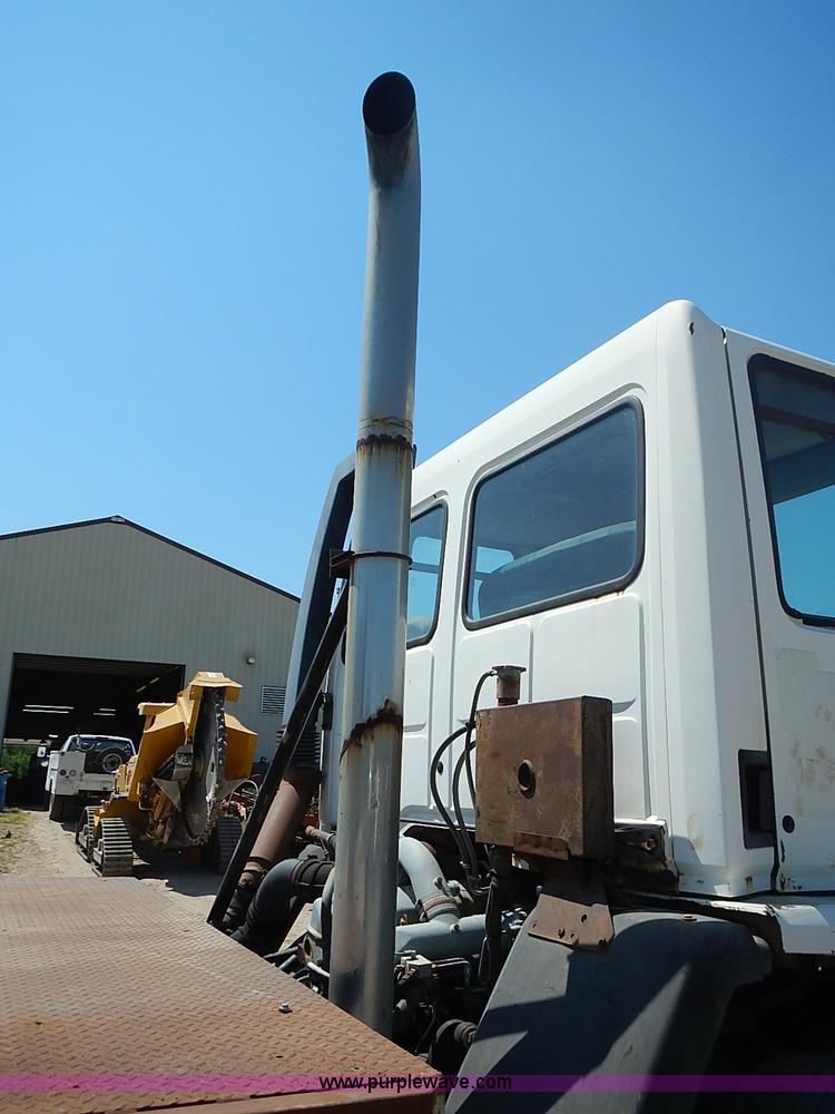 image for item J1203 1986 Ford CF6000 service truck