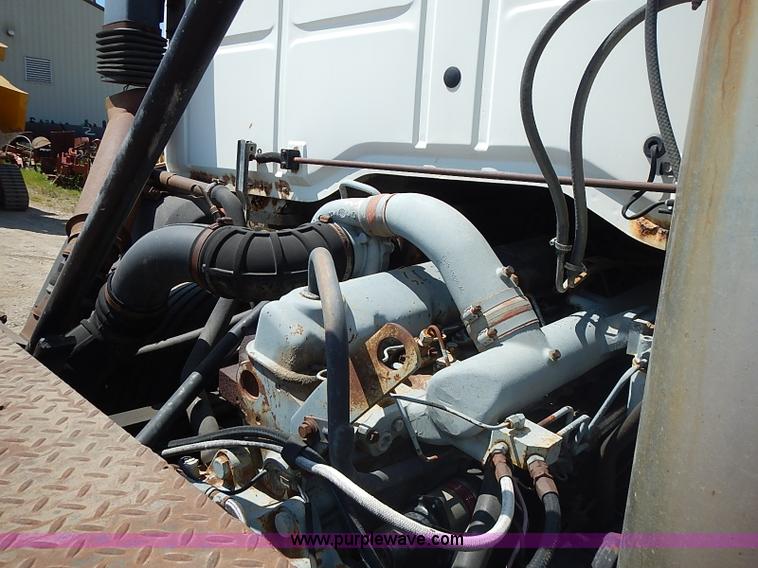 image for item J1203 1986 Ford CF6000 service truck