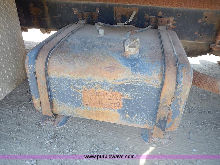 image for item J1203 1986 Ford CF6000 service truck