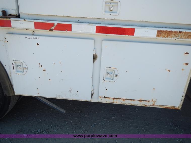 image for item J1203 1986 Ford CF6000 service truck