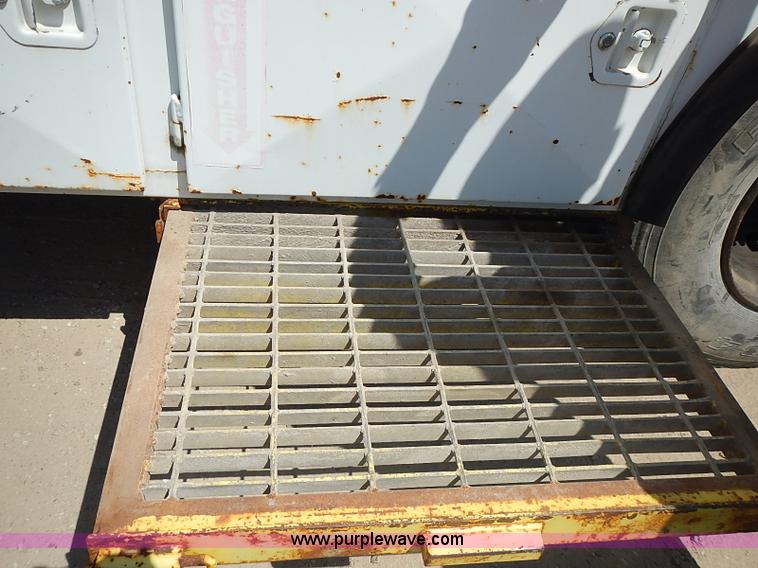 image for item J1203 1986 Ford CF6000 service truck