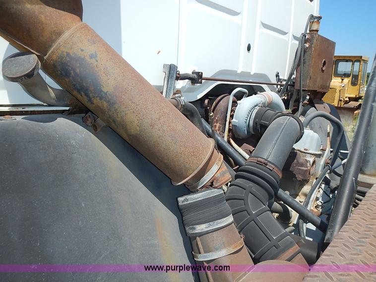 image for item J1203 1986 Ford CF6000 service truck