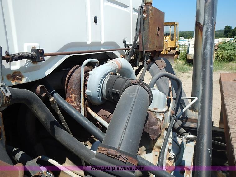 image for item J1203 1986 Ford CF6000 service truck