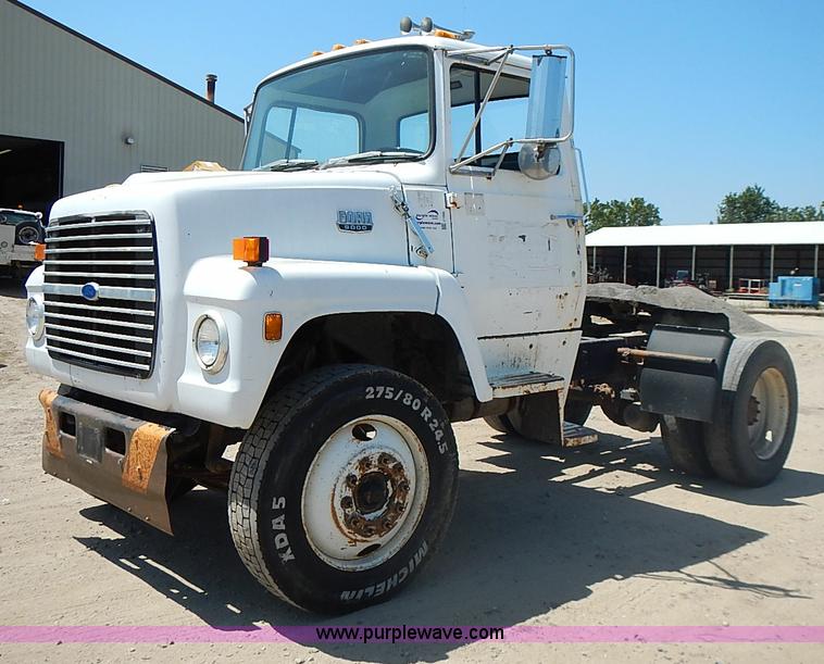 image for item J1205 1987 Ford LN9000 semi truck