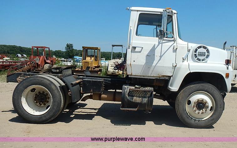 image for item J1205 1987 Ford LN9000 semi truck