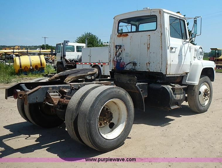 image for item J1205 1987 Ford LN9000 semi truck