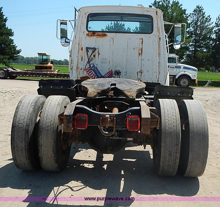 image for item J1205 1987 Ford LN9000 semi truck