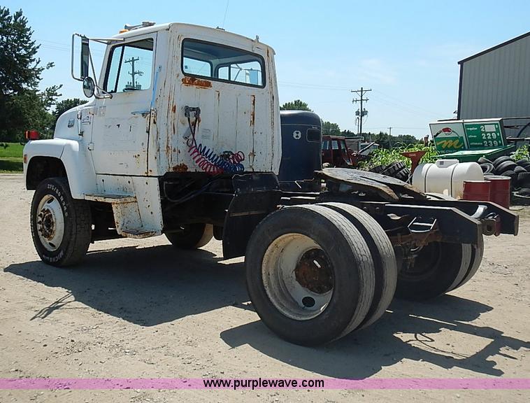 image for item J1205 1987 Ford LN9000 semi truck