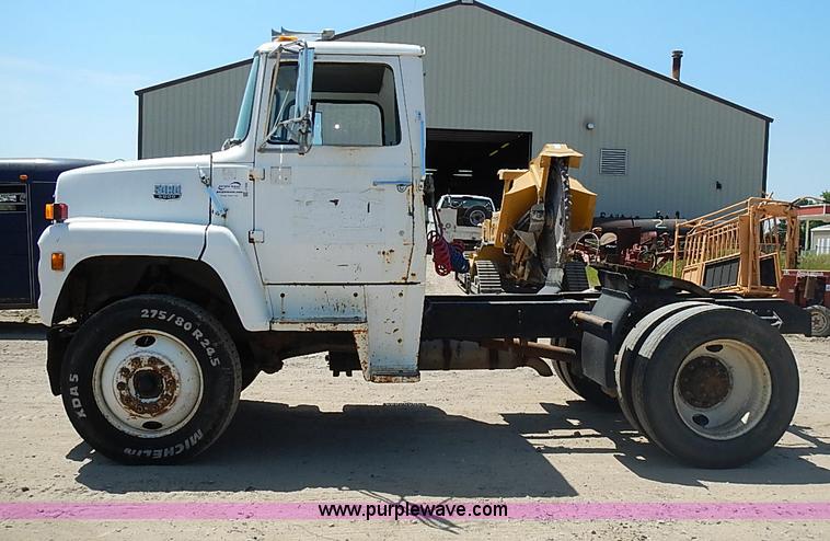 image for item J1205 1987 Ford LN9000 semi truck