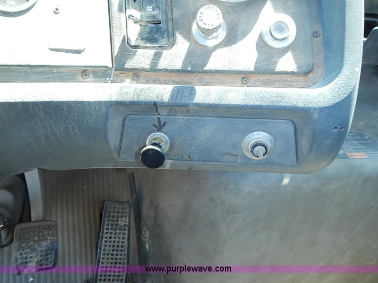 image for item J1205 1987 Ford LN9000 semi truck