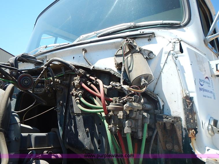 image for item J1205 1987 Ford LN9000 semi truck