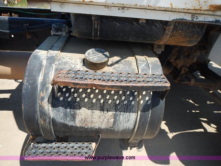 image for item J1205 1987 Ford LN9000 semi truck